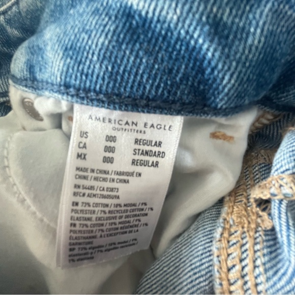 destroyed mom jeans - Picture 3 of 3